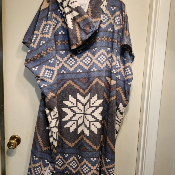 Cozy Hooded Poncho in Blue and Cream - Picture 3 of 3